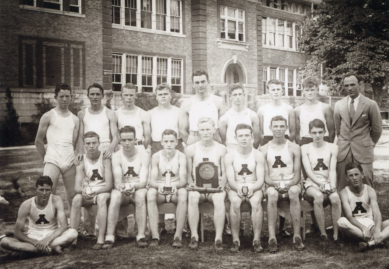 The Arkadelphia High School track team from 1932