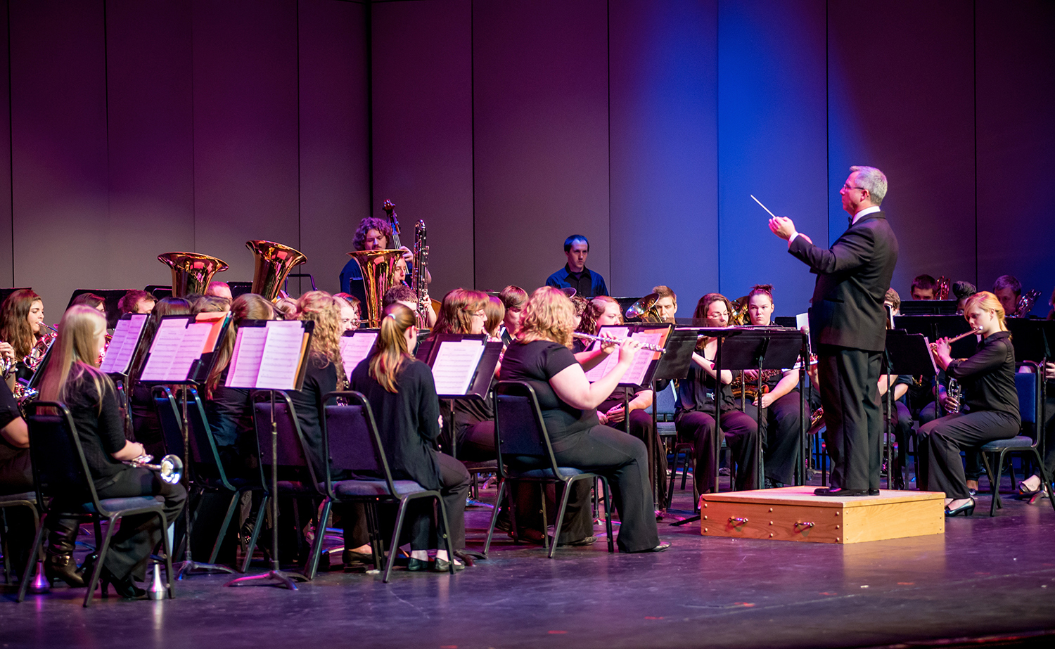 Dr. Hamilton conducts the Ouachita Baptist University Band