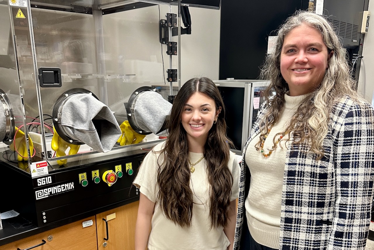 Hamilton and Kirby in their lab at Ouachita